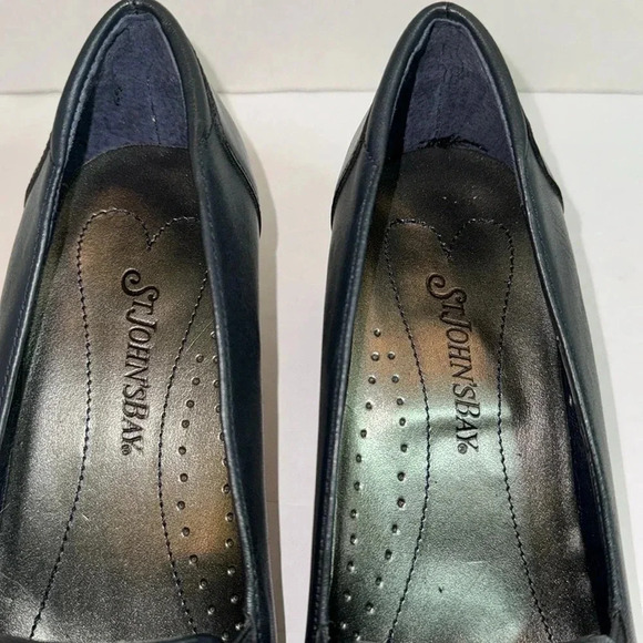 St. John’s Bay Navy Blue Heels - Picture 6 of 6
